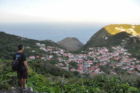 No alto do monte Maskaroni, nosso primeiro trekking em Saba - Caribe